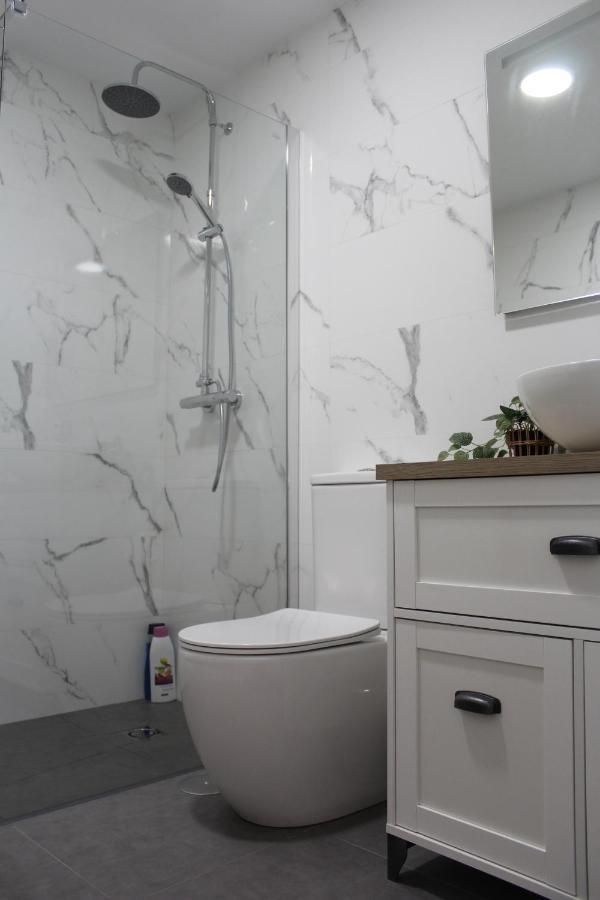 Beautiful Brand New 2 Bedroom Flat With Terrace Malaga Exterior photo